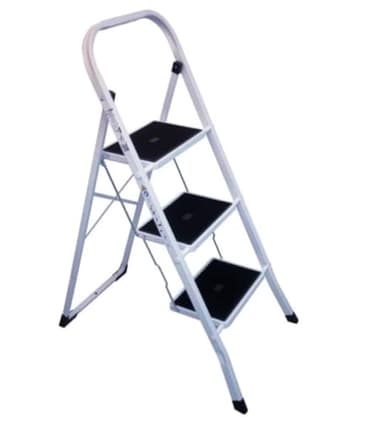 Escabeau pliable à 3 échelons, résistant jusqu'à 150 kg, pliable, surface antidérapante, peu encombrante et sûre (blanc et noir)