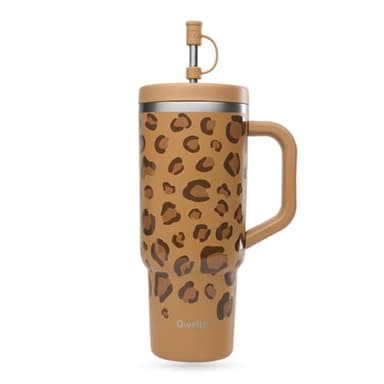 QWETCH - Travel Cup 900ml avec Paille & Anse - 48h Glacé / 12h Froid - Gourde Isotherme Inox Recyclé - Mug avec Bouchon à Vis Anti-Éclaboussures - Tasse Thermo - Leopard Camel