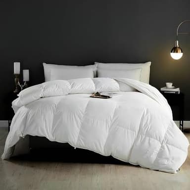 KUSNUG Couette d'hiver, Housse 100% Coton Bio, garnissage 10% Duvet et 90% Plumes, 2 Personnes Couettes pour Hotel de Luxe Anti Acariens Oeko-TEX et RDS 220 × 240 cm