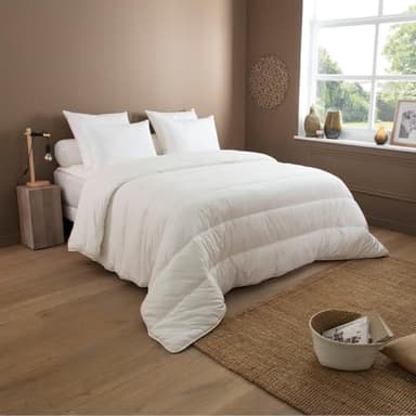 Générique Couette 2 Personnes 220x240 cm – Tempérée 300g/m² – Blanche – Anti-Acariens – 100% Polyester – Fabriquée en France – Confort Toutes Saisons