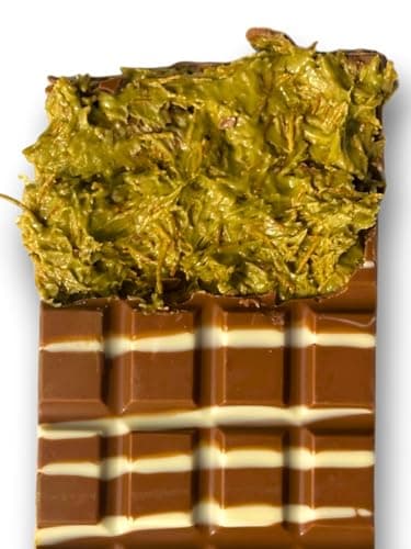 Chocolats de Dubaï aux pistaches 220 g – Extra fourrés au cœur de pistache crémeux, bouchée super croquante, combinaison parfaite de pistaches et de chocolat (chocolat au lait)