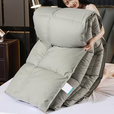 Couette 150x200cm, Couette 4 Saisons, Couette en Plumes d'oie et Duvet, Couette Chaude Ultra Gonflante, Couverture de Couchage Couette Matelassée D 150x200cm(1.5kg)