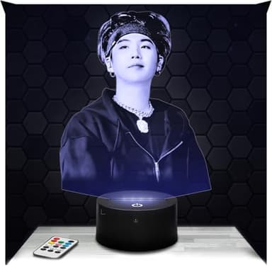 Lampephoto.fr - Lampe 3D Suga Deco Chambre Fille, Lampe 3D Suga, Objet K-Pop Corée Pop Coréene, Idée Cadeau Décoration LED Veilleuse Deco Bureau, Idée Cadeau Noel Adolescent Original, TOP