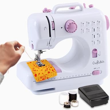 Crafts&Co® Machine à Coudre Portable Blanche | Mini Machine à Coudre Enfant | Surjeteuse Électrique avec & Pédale | 12 Points | Vitesse Réglable | Machine à Coudre Débutant | Machine à Coudre Pas Cher