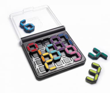 SmartGames IQ Digits - Jeu Casse Tête - Jeu de Réflexion - 120 Défis - 2D et 3D - Niveau Facile à Expert - Les petits calculs feront les bons placements - 1 Joueur - A Partir de 7 Ans