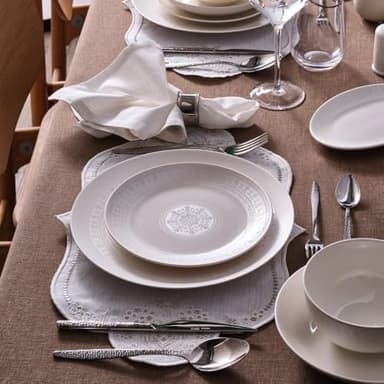 Karaca Forever Bone Artiste Service de Table 53 Pièces pour 12 Personnes, Vaisselle Blanc en Porcelaine avec Assiettes, Bols à Céréales/Soupes, Plats de Service, Petites Assiettes, Salière & Poivrière