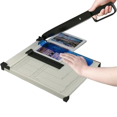 A4 Massicot, Coupe Papier avec Base en Métal, Protection de Sécurité et Ajusteur de Papier Magnétique, B5 A5 B6 B7 Guillotine pour Home, Capacité 15 feuilles, Parfait pour Photo, Papier, Blanc