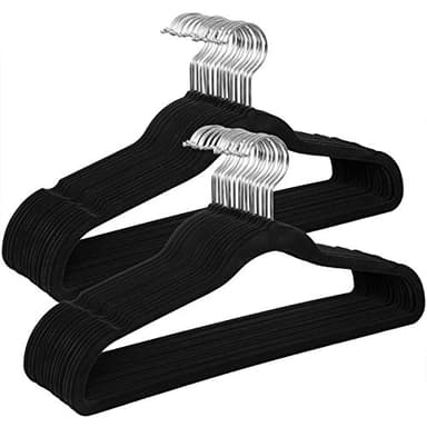 SONGMICS Lot de 30 Cintres Velours Adulte, Longueur 41,5 cm, Fins, Grande Capacité de Charge, avec Crochets Pivotants à 360°, pour Manteaux, Chemises, Noir et Argent CRF26BK