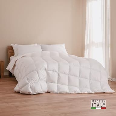 DREAMIN *101 – Couette d'hiver chaude légère en 90 % duvet d'oie avec doublure extérieure en coton, couette pour lit double d'hiver hypoallergénique et respirante 260 x 240 cm