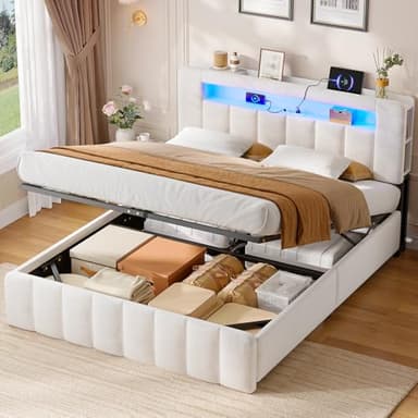 AOGLLATI Lit Coffre 140x190 avec Éclairage LED et Multiprise Intégrée, Lit 140x190 avec Sommier à Lattes en Bois, 2 Étagères, 4 Niches Ouvertes, Capitonné en Velours Blanc